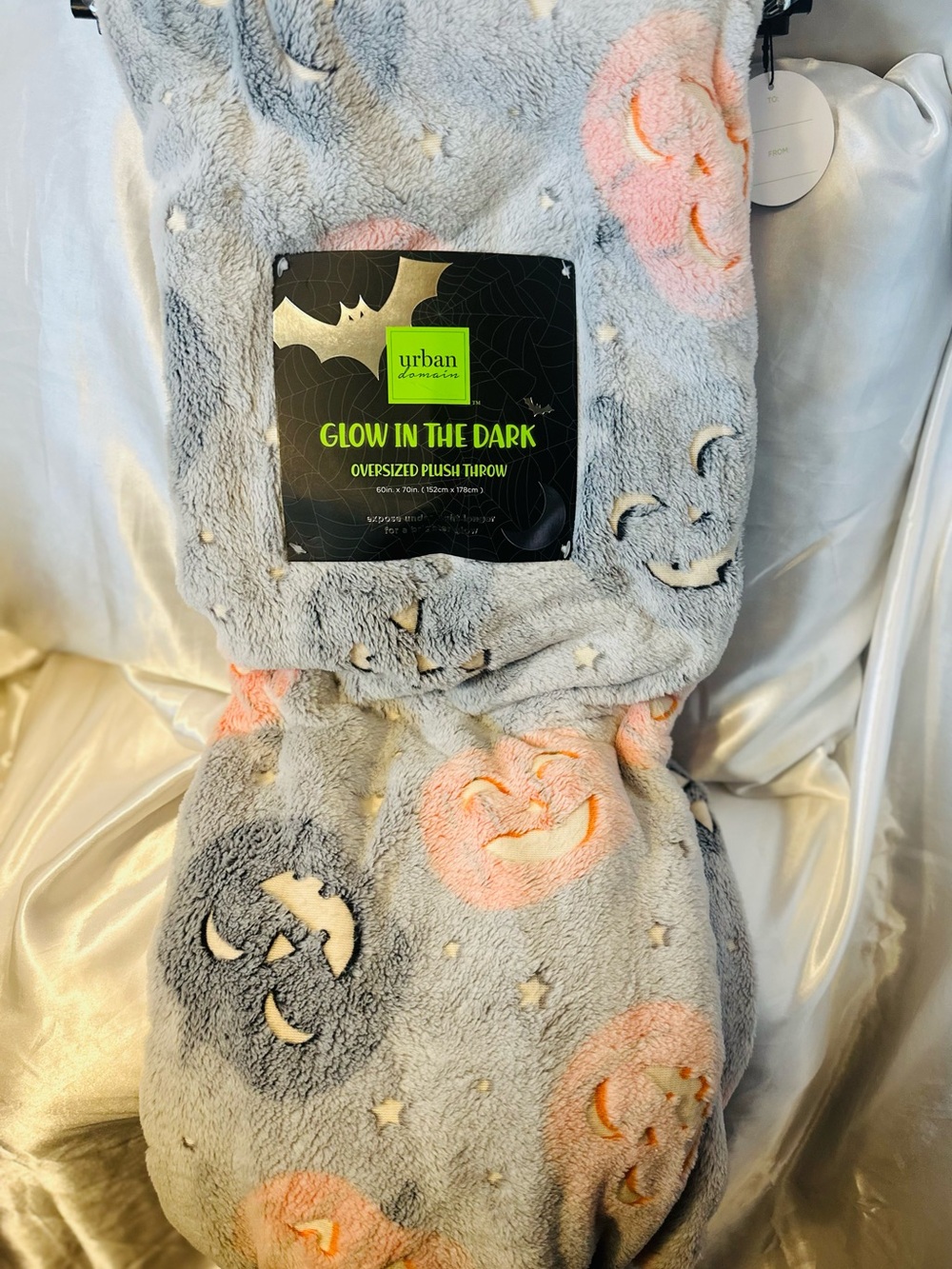 Oversized Plush Glow In The Dark Blanket - Pumpkin faces
